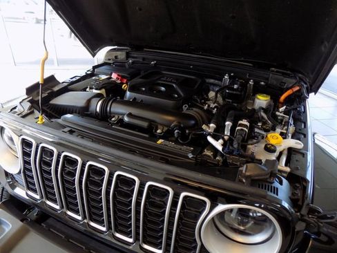Certified 2025 Jeep Wrangler Unlimited Sahara w/ Safety Group AWD/4WD image 40