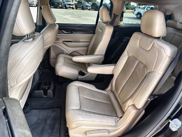 Used 2021 Jeep Grand Cherokee L Limited w/ Luxury Tech Group II AWD/4WD image 23