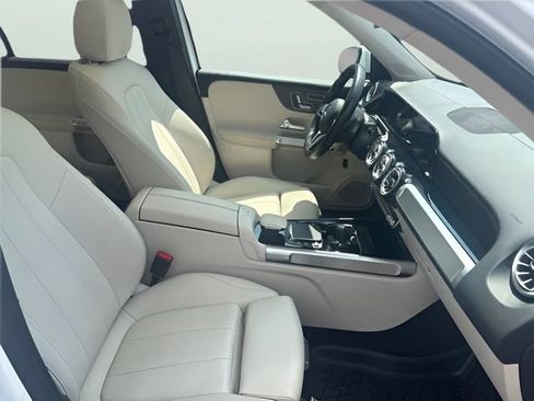 Used 2023 Mercedes-Benz GLB 250 4MATIC w/ Premium Package image 14