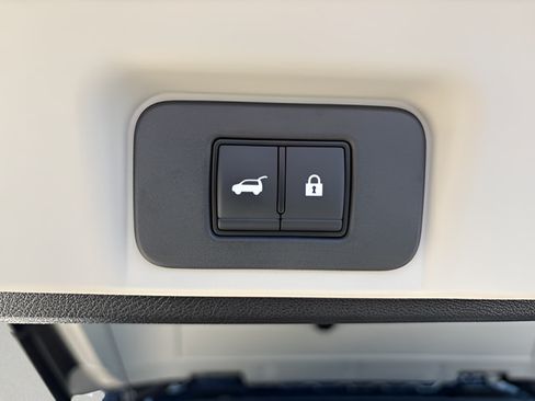 Certified 2023 Nissan Ariya FWD image 40