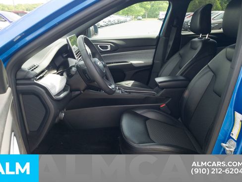 Used 2024 Jeep Compass Latitude image 16