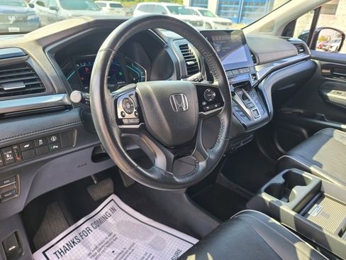 Used 2023 Honda Odyssey Elite image 3