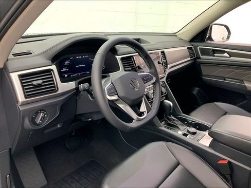 Used 2023 Volkswagen Atlas SE AWD/4WD image 4