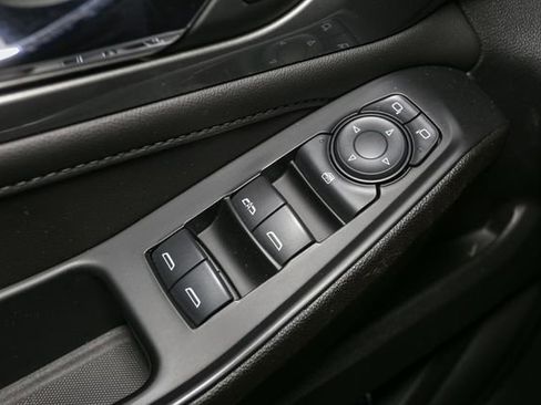 Used 2023 Chevrolet Traverse LT AWD/4WD image 38