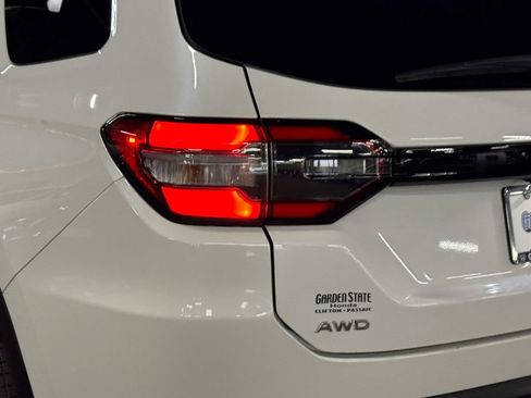Used 2024 Honda Pilot EX-L image 8