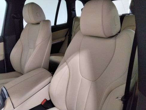 Used 2022 BMW X5 xDrive40i w/ Executive Package image 32