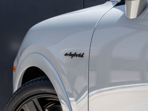 New 2025 Porsche Cayenne Turbo image 17