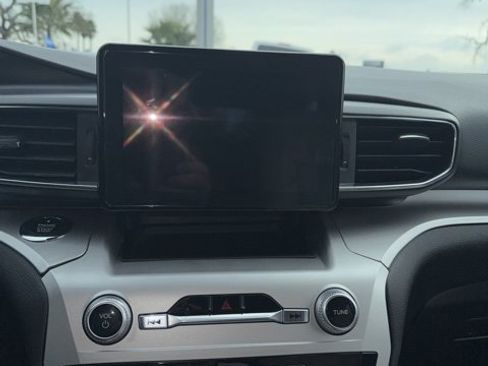 Used 2020 Ford Explorer XLT w/ Equipment Group 202A image 9