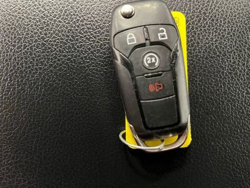 Used 2022 Ford F250 Lariat w/ Chrome Package image 27