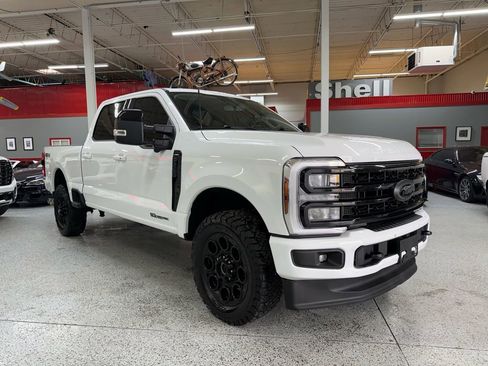 Used 2024 Ford F250 Lariat w/ Black Appearance Package image 8