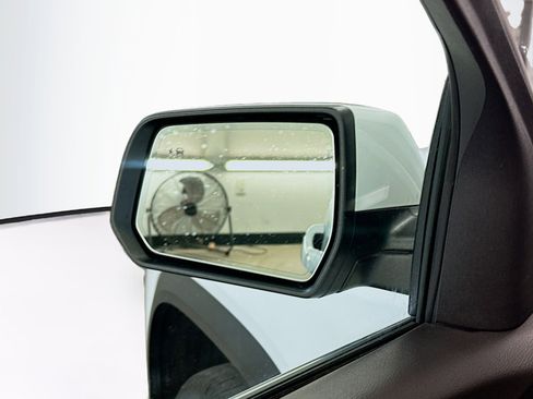 Used 2023 GMC Acadia SLT w/ Technology Package image 16