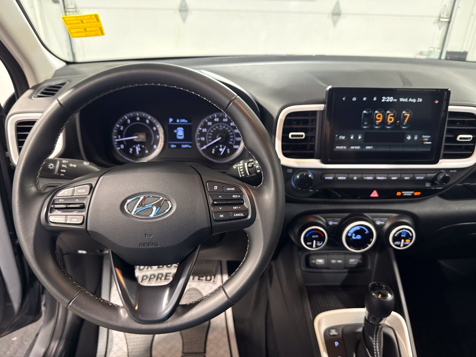 Used 2022 Hyundai Venue Limited FWD image 34