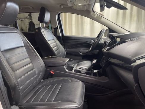 Used 2019 Ford Escape Titanium AWD/4WD image 24