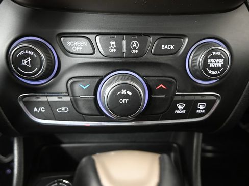 Used 2016 Jeep Cherokee Latitude w/ Safety/Convenience Group image 30