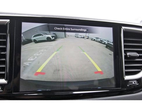 Used 2023 Chrysler Pacifica Touring-L image 23