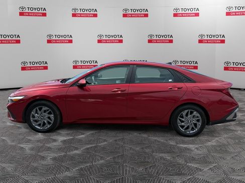 Used 2024 Hyundai Elantra SEL FWD image 8