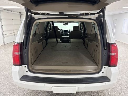Used 2017 Chevrolet Suburban LT w/ Luxury Package image 32