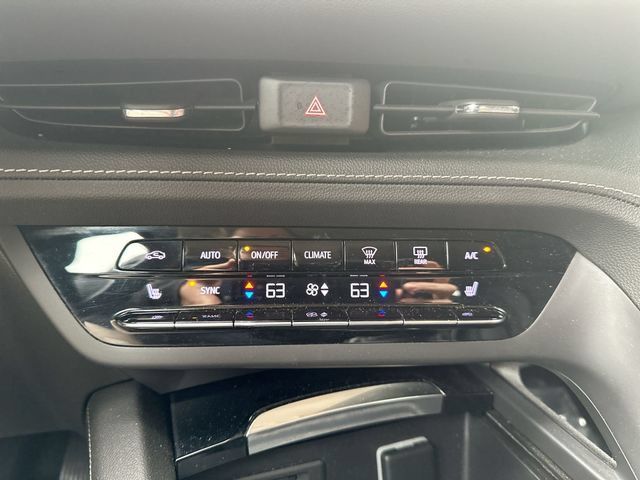 Used 2021 Buick Envision Essence w/ Technology Package I FWD image 39