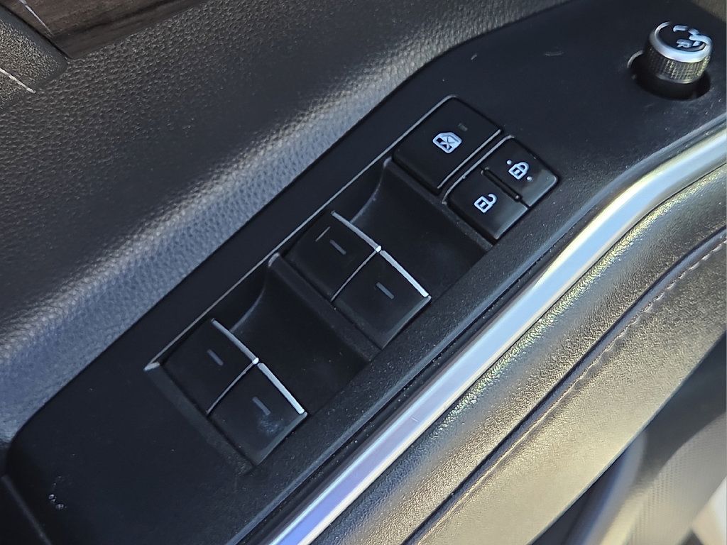 Used 2020 Toyota Highlander Limited AWD/4WD image 18