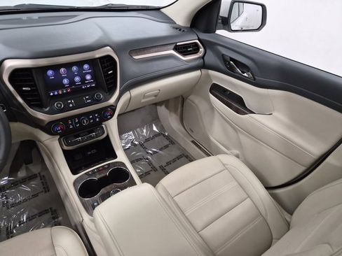 Used 2023 GMC Acadia Denali w/ Denali Technology Package image 9