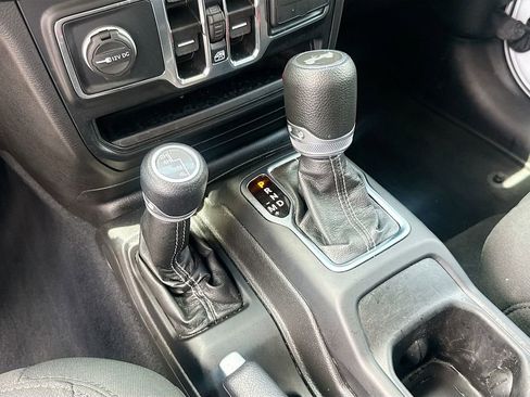 Used 2022 Jeep Wrangler Unlimited Sahara w/ LED Lighting Group AWD/4WD image 18