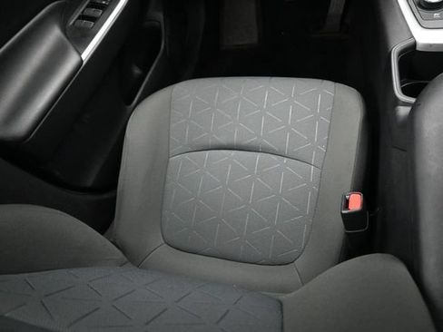 Used 2022 Toyota RAV4 XLE AWD/4WD image 11