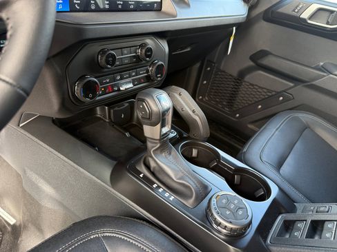 New 2026 Ford Bronco Badlands w/ Sasquatch Package image 13