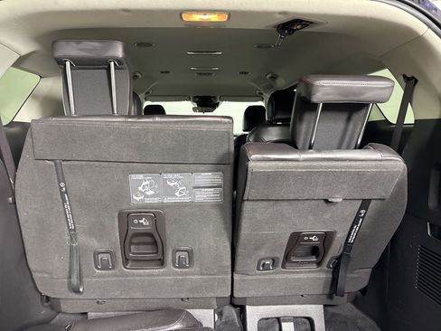 Used 2023 Kia Carnival LX image 19