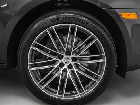 Used 2025 Porsche Macan Turbo image 16