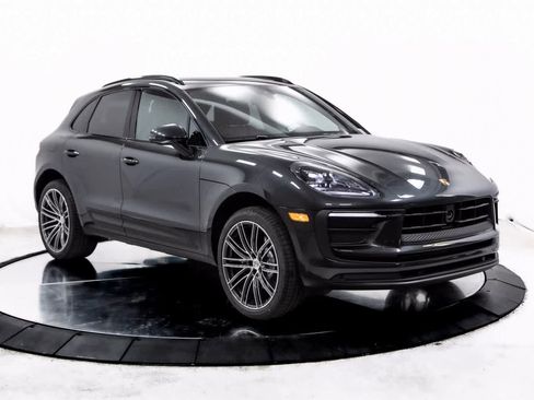 Certified 2025 Porsche Macan image 9