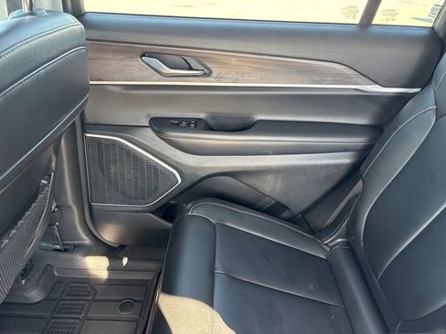 Used 2021 Jeep Grand Cherokee L Limited AWD/4WD image 22