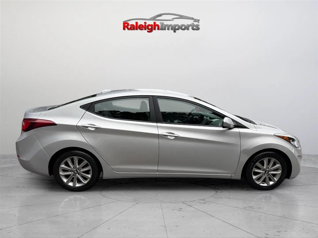 Used 2016 Hyundai Elantra SE w/ Option Group 02 FWD image 6