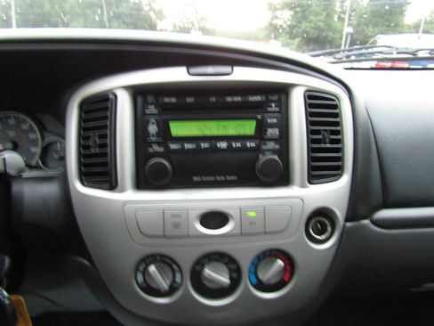 Used 2005 MAZDA Tribute I FWD image 25