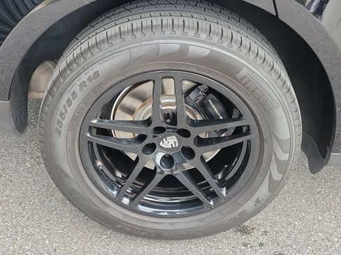 Certified 2018 Porsche Macan AWD/4WD image 14