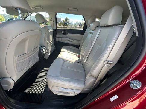 Used 2022 Kia Sorento S image 24