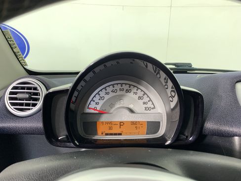 Used 2015 smart fortwo pure RWD image 17