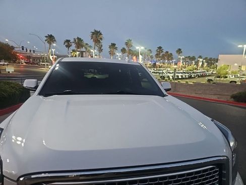 Used 2017 GMC Yukon Denali w/ Open Road Package AWD/4WD image 8