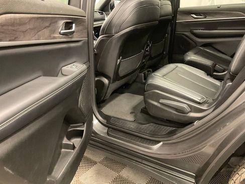 Used 2024 Jeep Grand Cherokee L Limited w/ Luxury Tech Group II AWD/4WD image 26