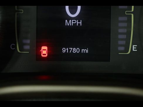 Used 2015 Jeep Cherokee Latitude w/ Cold Weather Group image 18