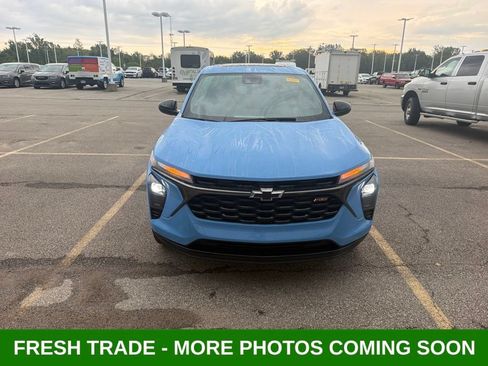 Used 2024 Chevrolet Trax RS w/ Sunroof Package FWD image 3