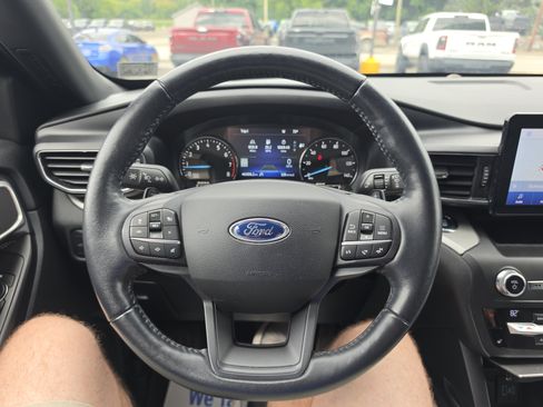 Used 2020 Ford Explorer XLT w/ Equipment Group 202A AWD/4WD image 20