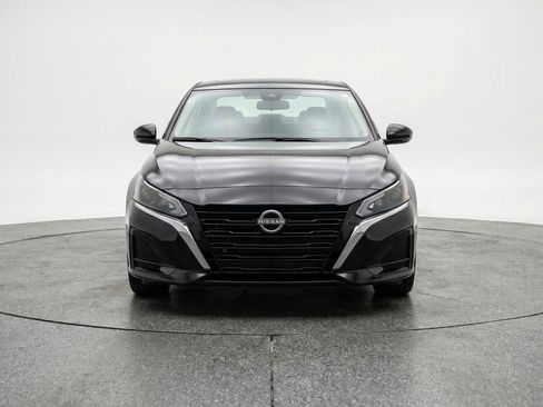 Used 2025 Nissan Altima 2.5 SV image 2