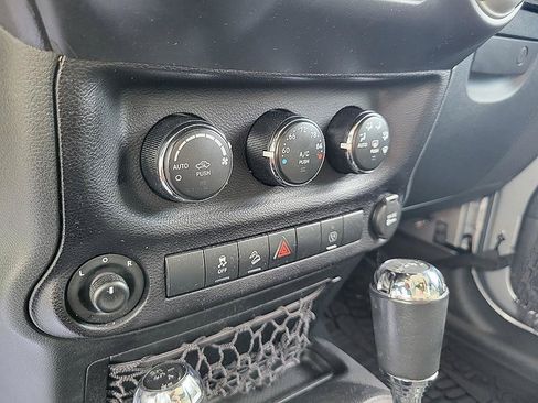 Used 2016 Jeep Wrangler Unlimited Sahara w/ Connectivity Group AWD/4WD image 26