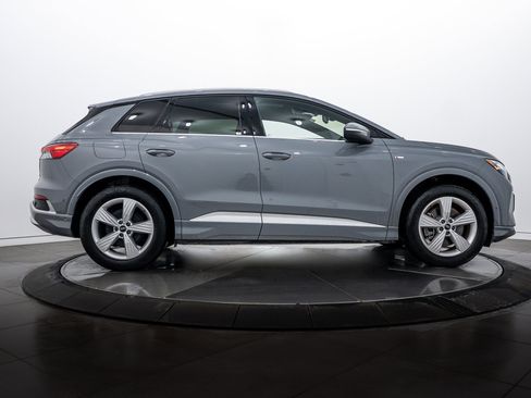 Used 2024 Audi Q4 e-tron Prestige image 3