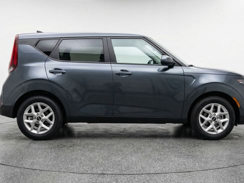 Used 2025 Kia Soul LX w/ LX Technology Package image 11