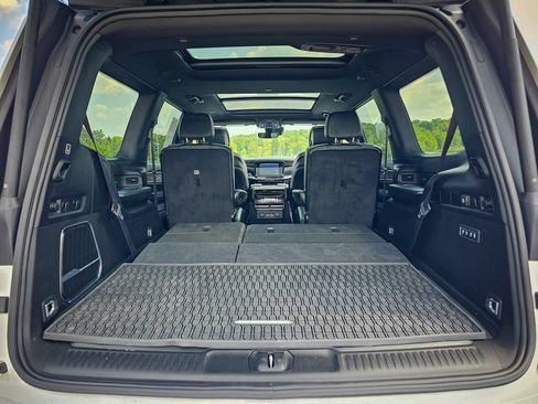 Used 2025 Jeep Wagoneer Series II AWD/4WD image 40