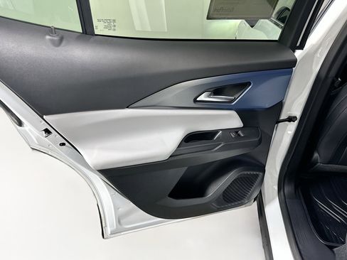 Used 2025 Chevrolet Equinox EV LT w/ Convenience Package II image 26