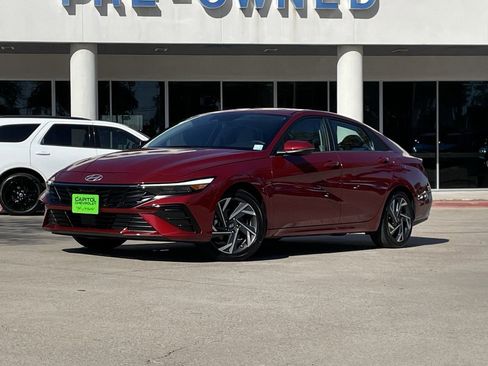 Used 2025 Hyundai Elantra Limited image 2