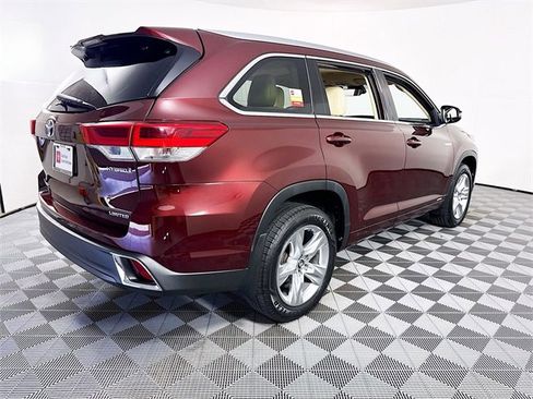 Used 2019 Toyota Highlander Limited image 23