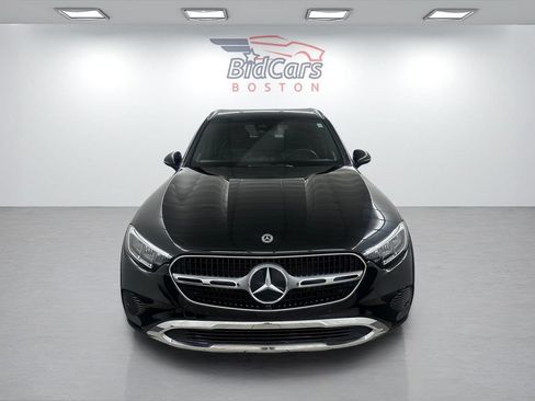 Used 2025 Mercedes-Benz GLC 350e 4MATIC image 2